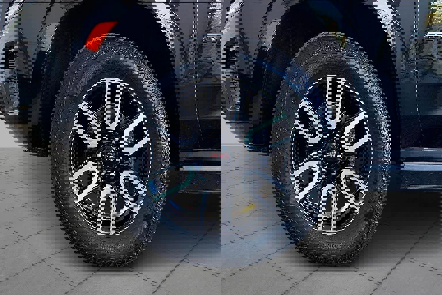 Used 2024 GMC Yukon AT4 w/ AT4 Premium Package image 11