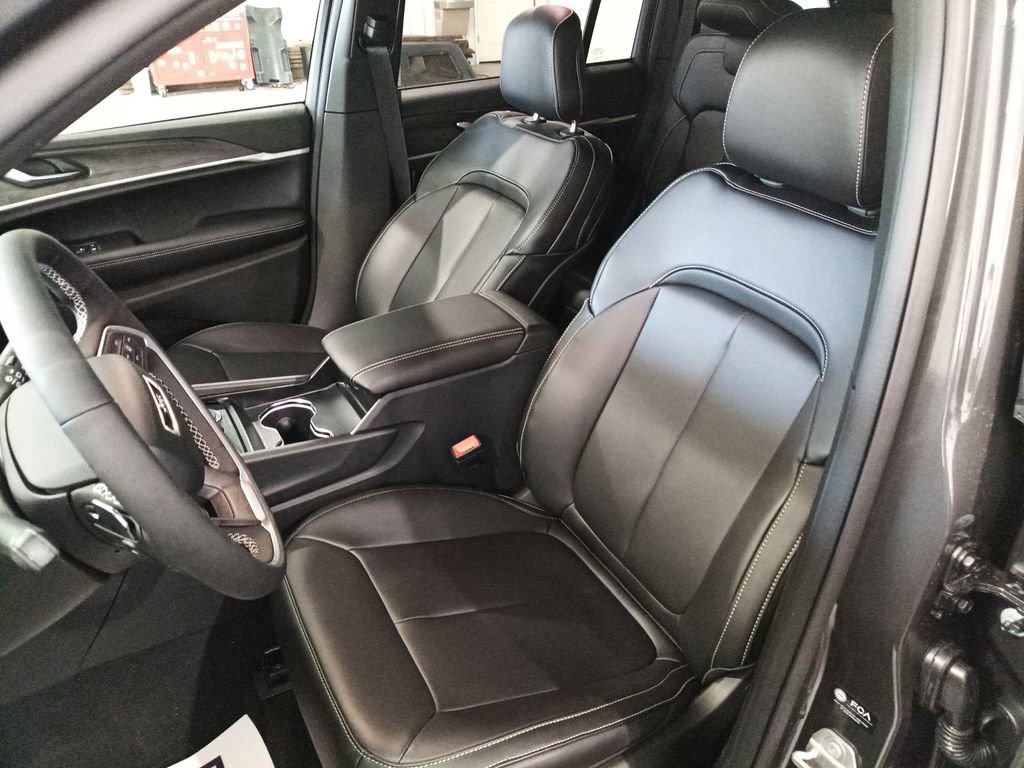 New 2026 Jeep Grand Cherokee Limited AWD/4WD image 15