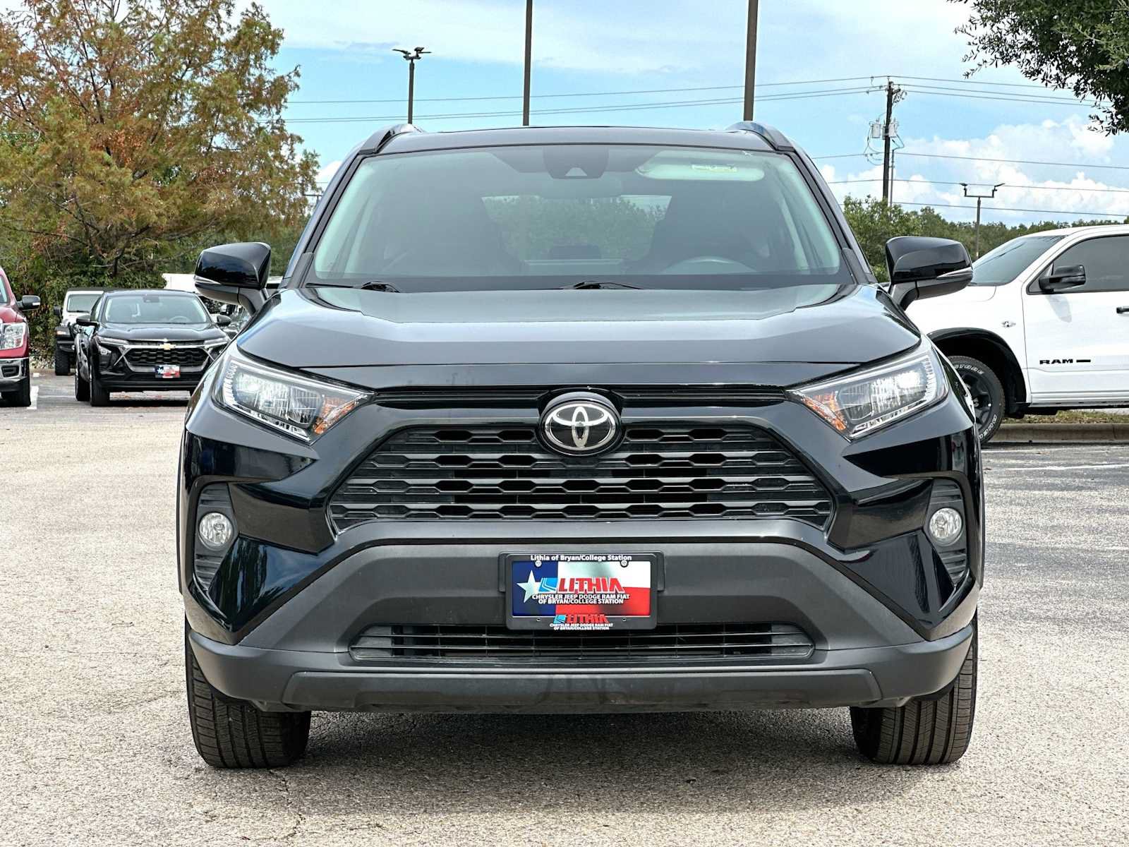 Used 2020 Toyota RAV4 XLE Premium FWD image 10