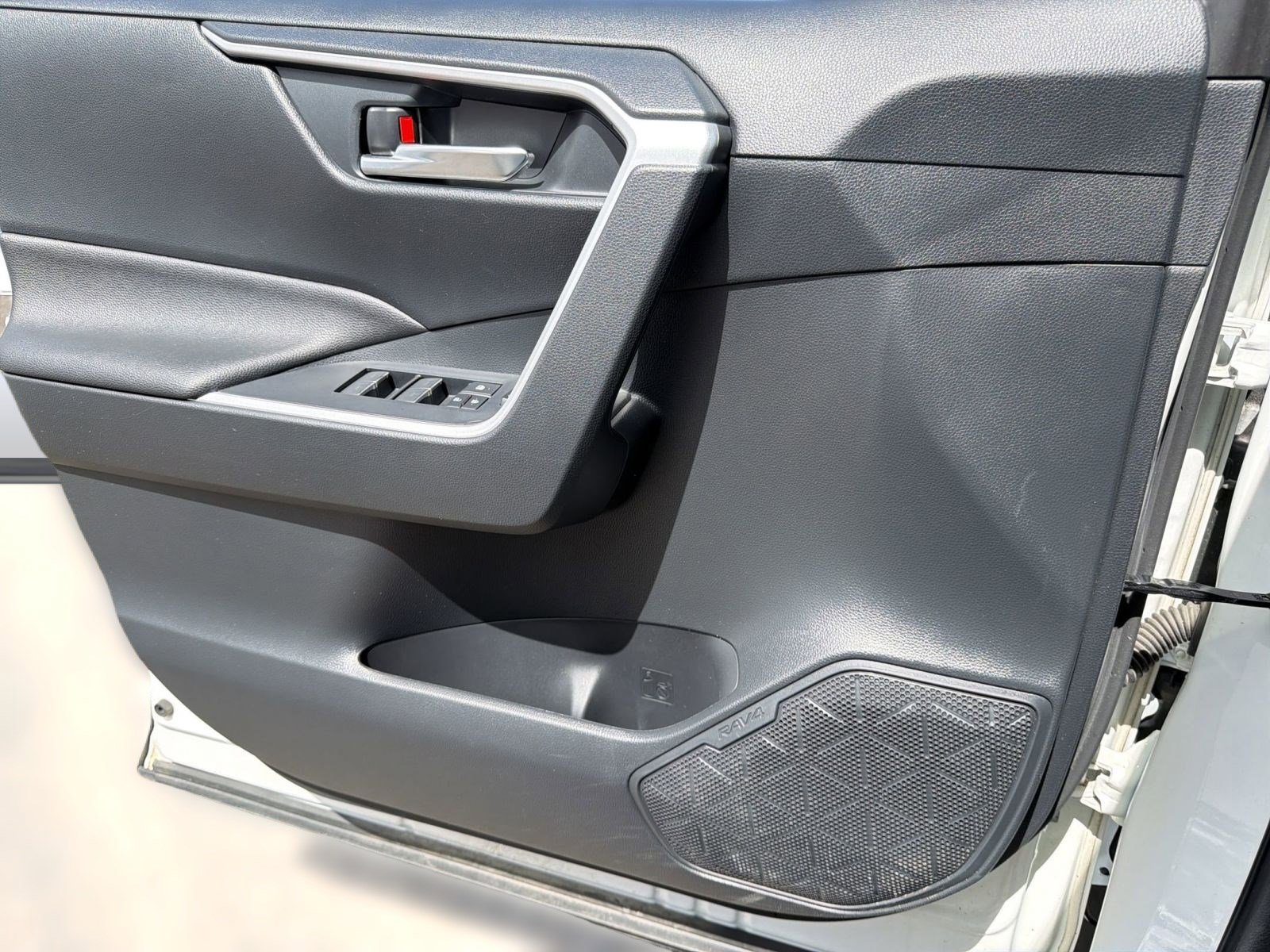 Used 2023 Toyota RAV4 XLE w/ Convenience Package image 22