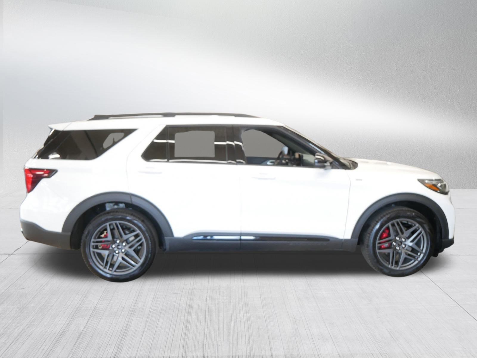 Used 2026 Ford Explorer ST-Line w/ ST-Line Street Pack image 8