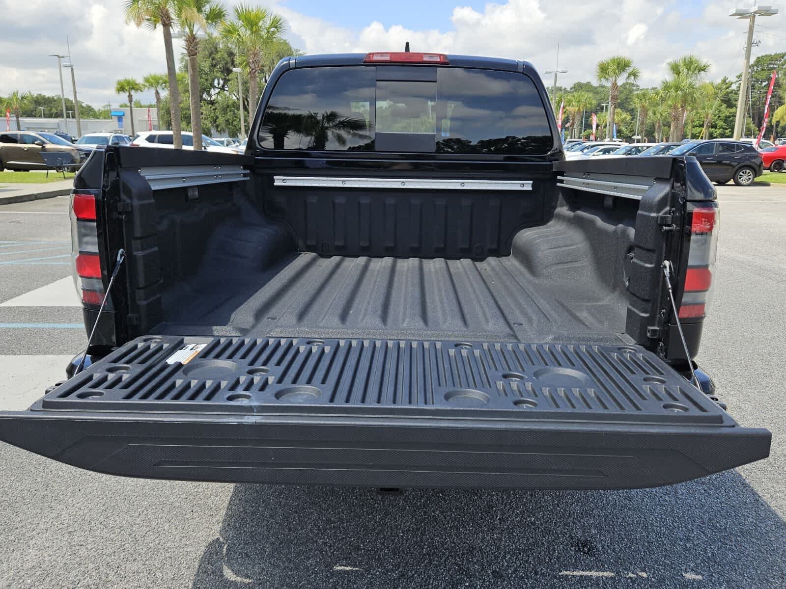 Used 2025 Nissan Frontier SV w/ SV Convenience Package AWD/4WD image 6