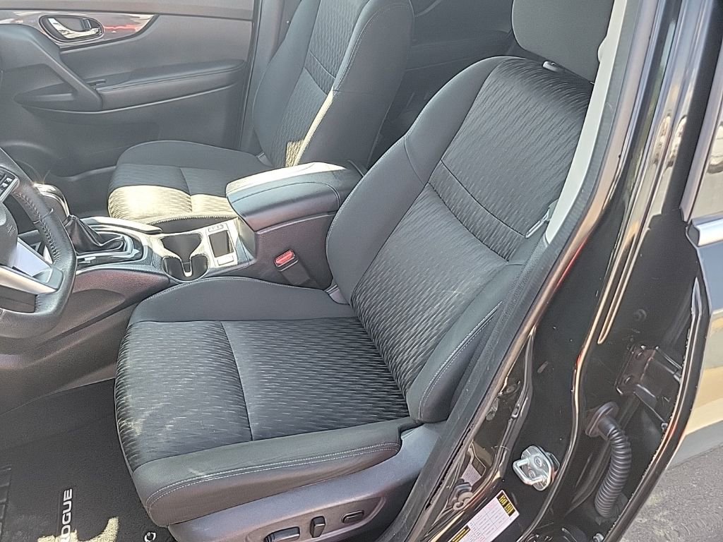 Used 2019 Nissan Rogue SV image 19