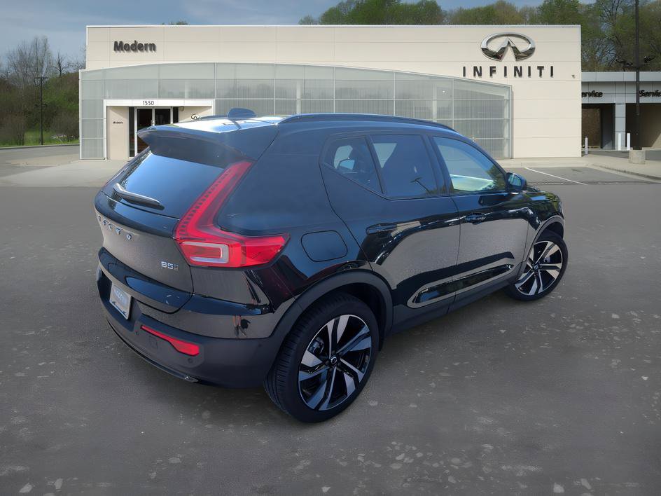 Used 2025 Volvo XC40 B5 Ultra AWD/4WD image 4
