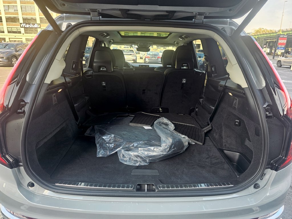 Certified 2026 Volvo XC90 B6 Plus w/ Protection Package AWD/4WD image 31