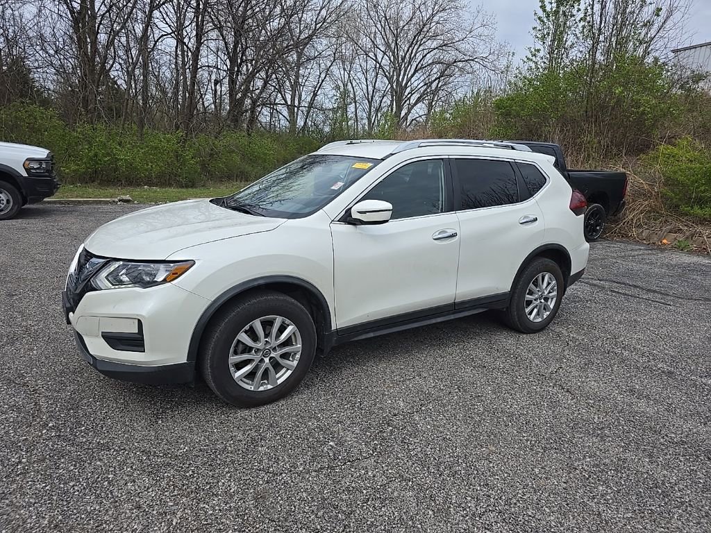 Used 2020 Nissan Rogue SV image 2