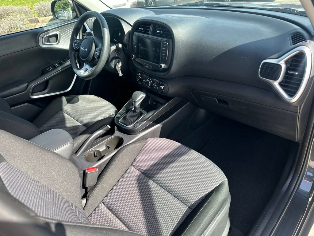 Used 2025 Kia Soul LX w/ LX Technology Package FWD image 33