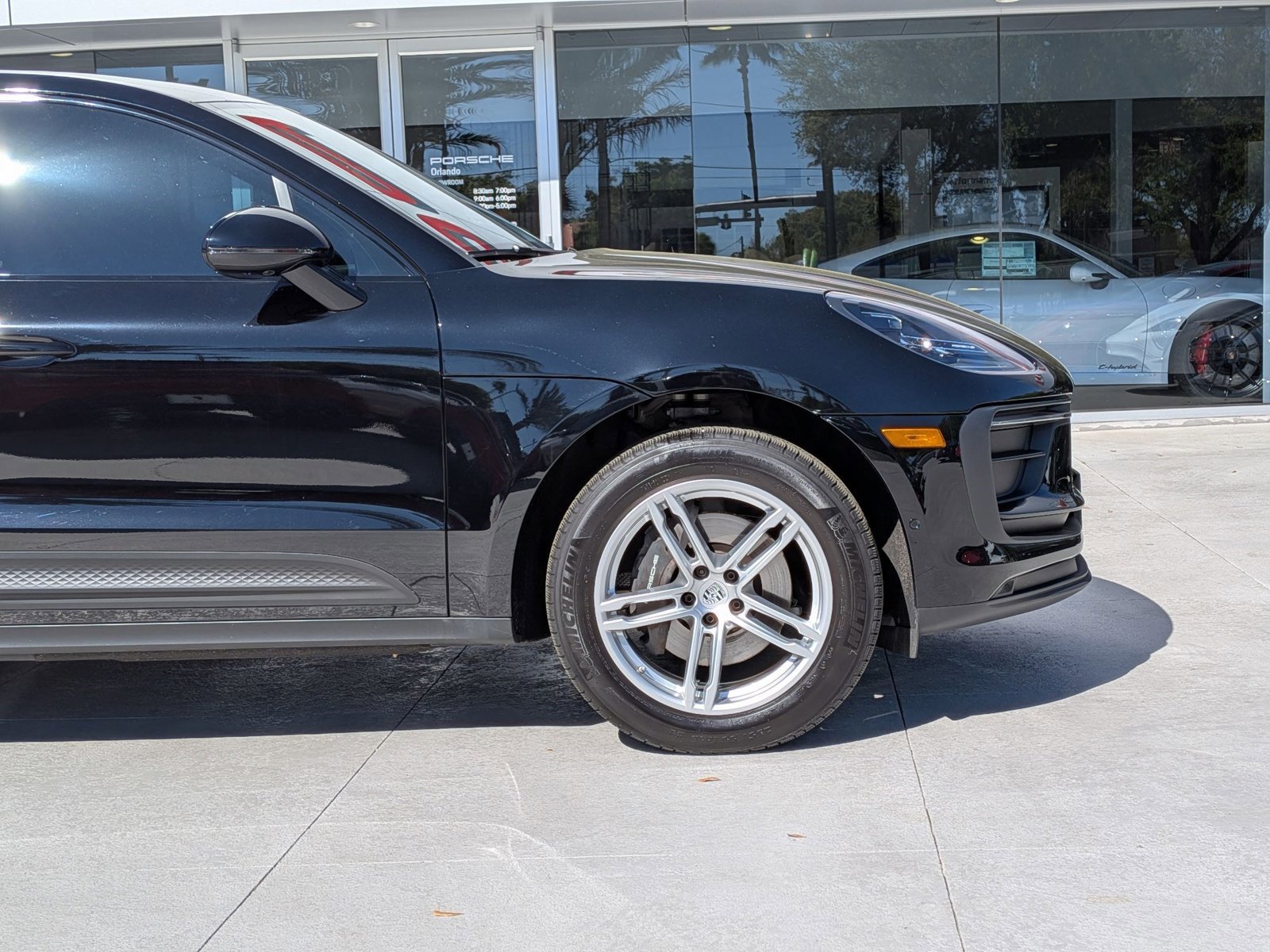 Certified 2023 Porsche Macan AWD/4WD image 11