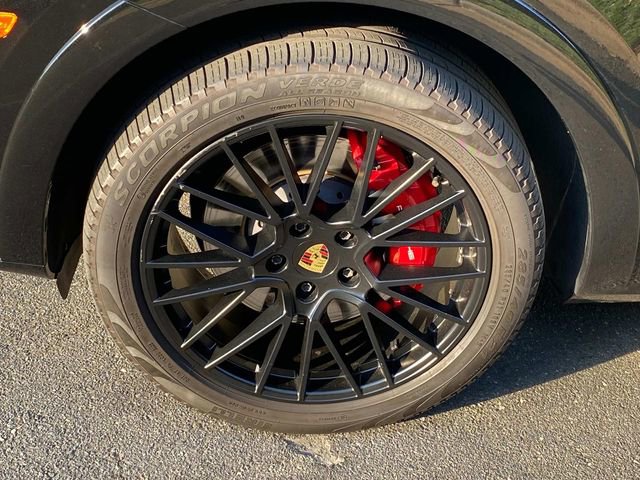 Used 2023 Porsche Cayenne GTS AWD/4WD image 6