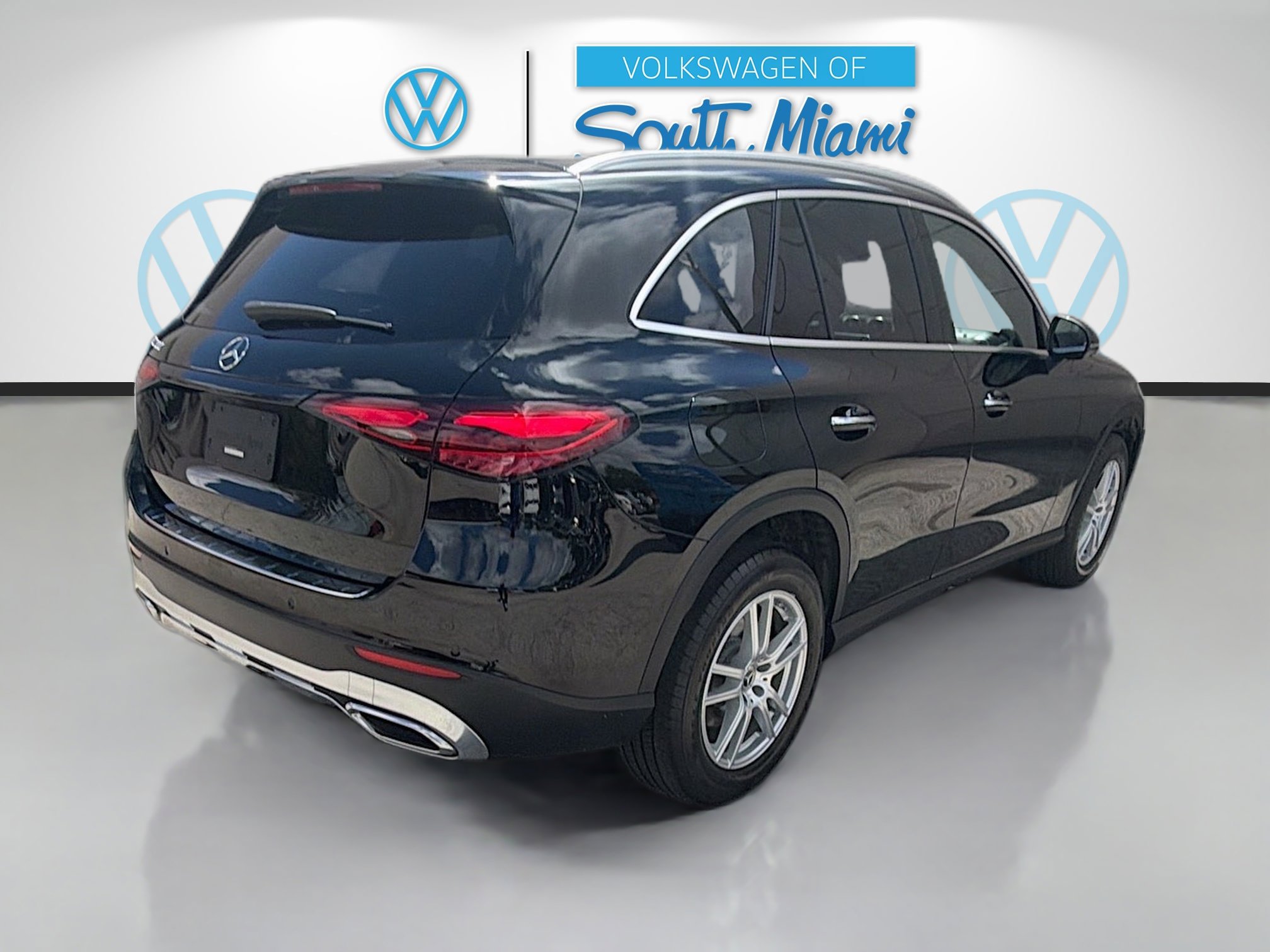 Used 2023 Mercedes-Benz GLC 300 w/ Exclusive Trim Package image 7