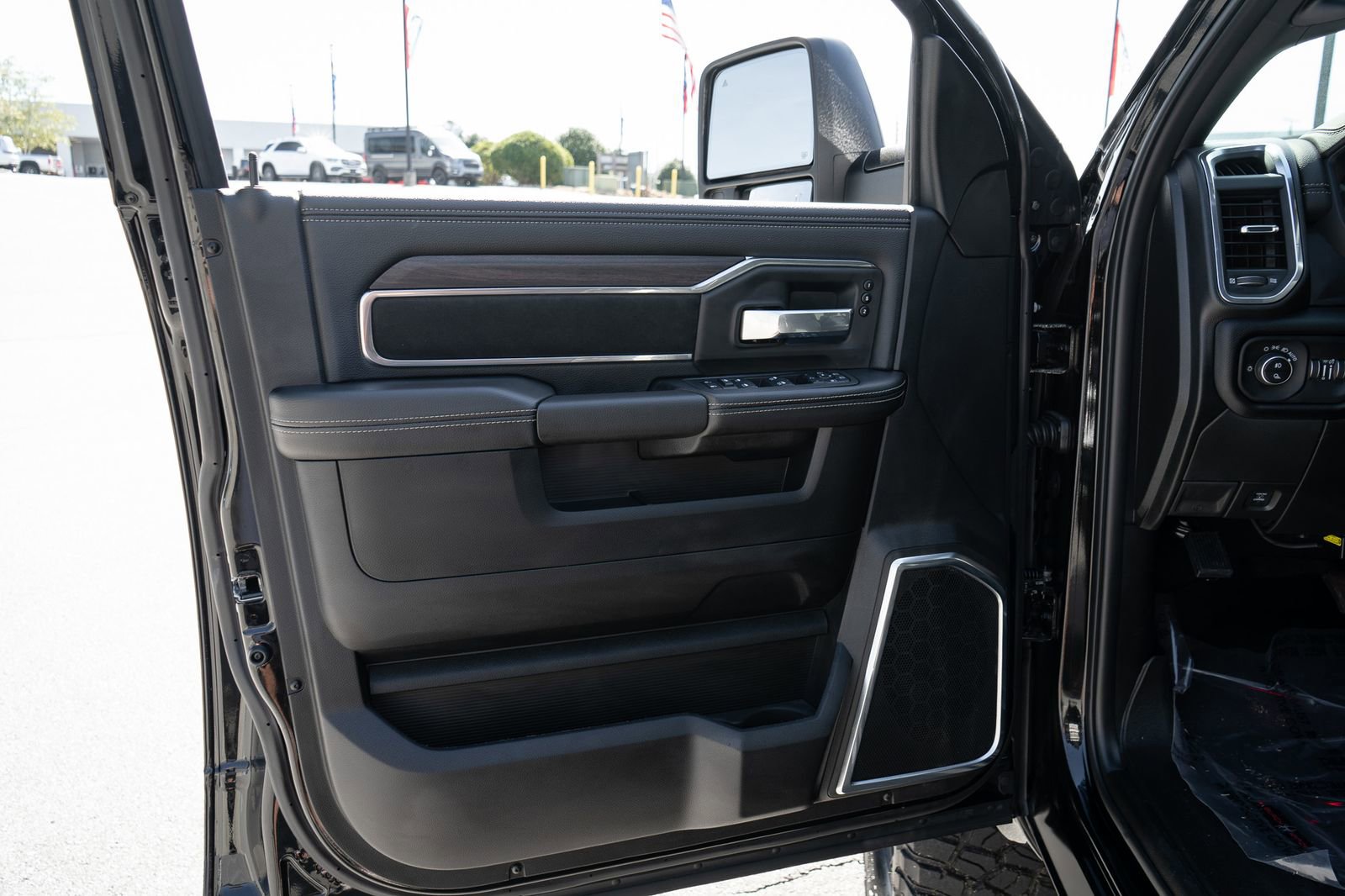 New 2026 RAM 2500 Laramie w/ Night Edition AWD/4WD image 32