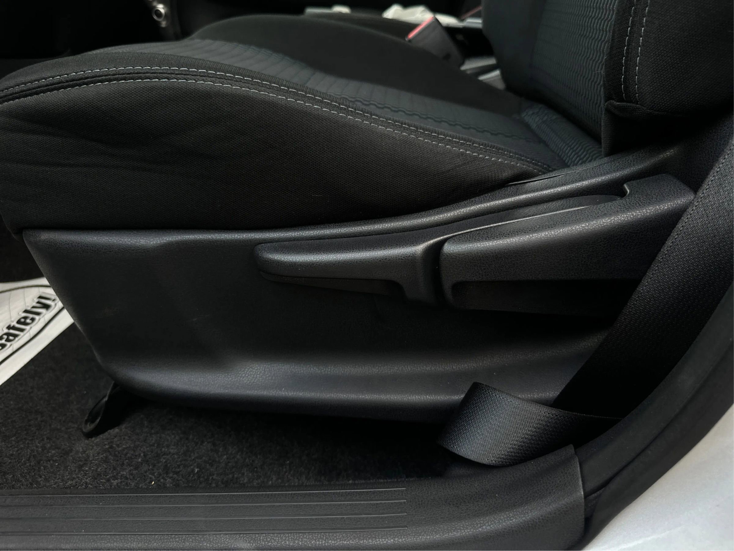 Used 2017 Nissan Versa Note SV image 21