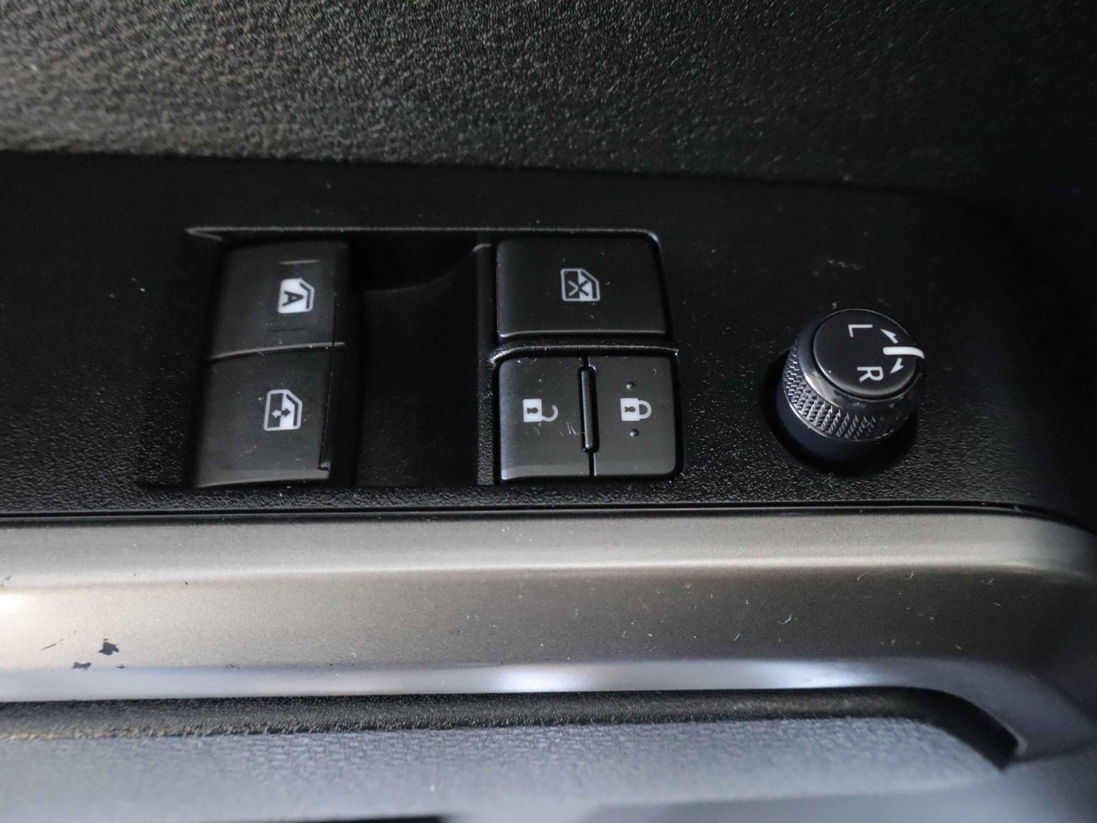 Used 2022 Toyota Tacoma SR5 AWD/4WD image 12