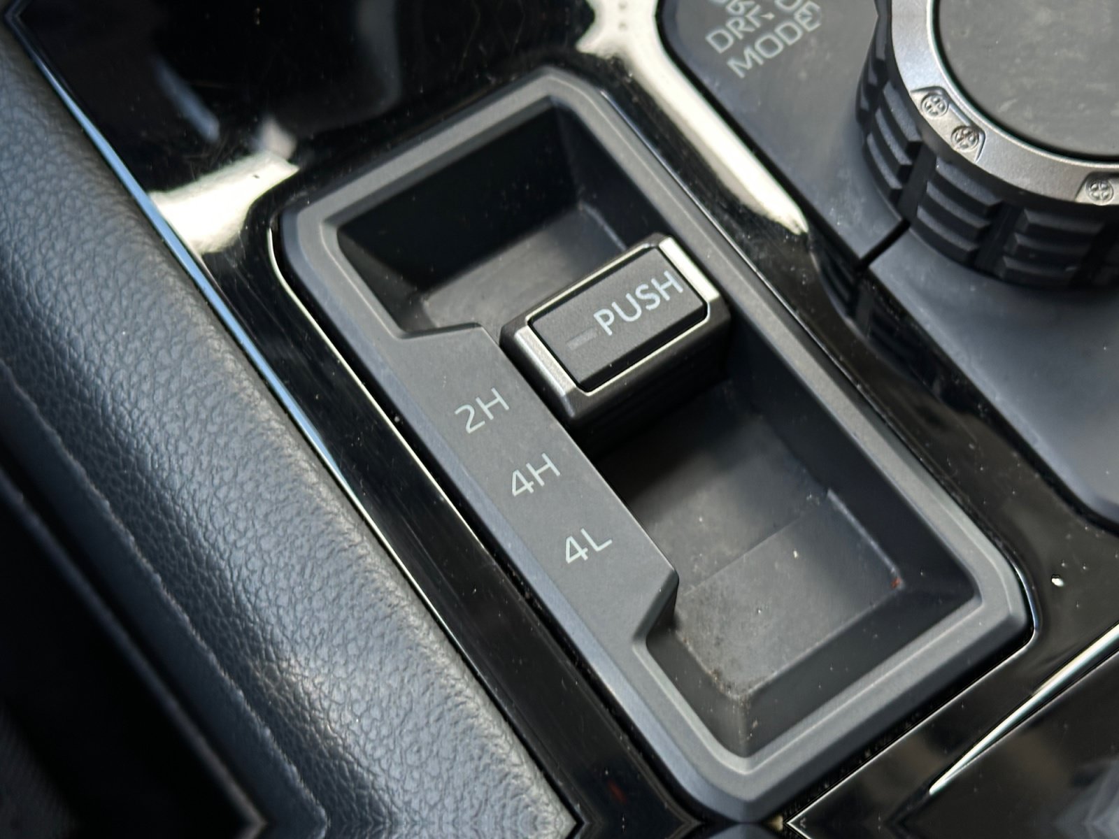 Used 2024 Toyota Tundra Limited AWD/4WD image 32