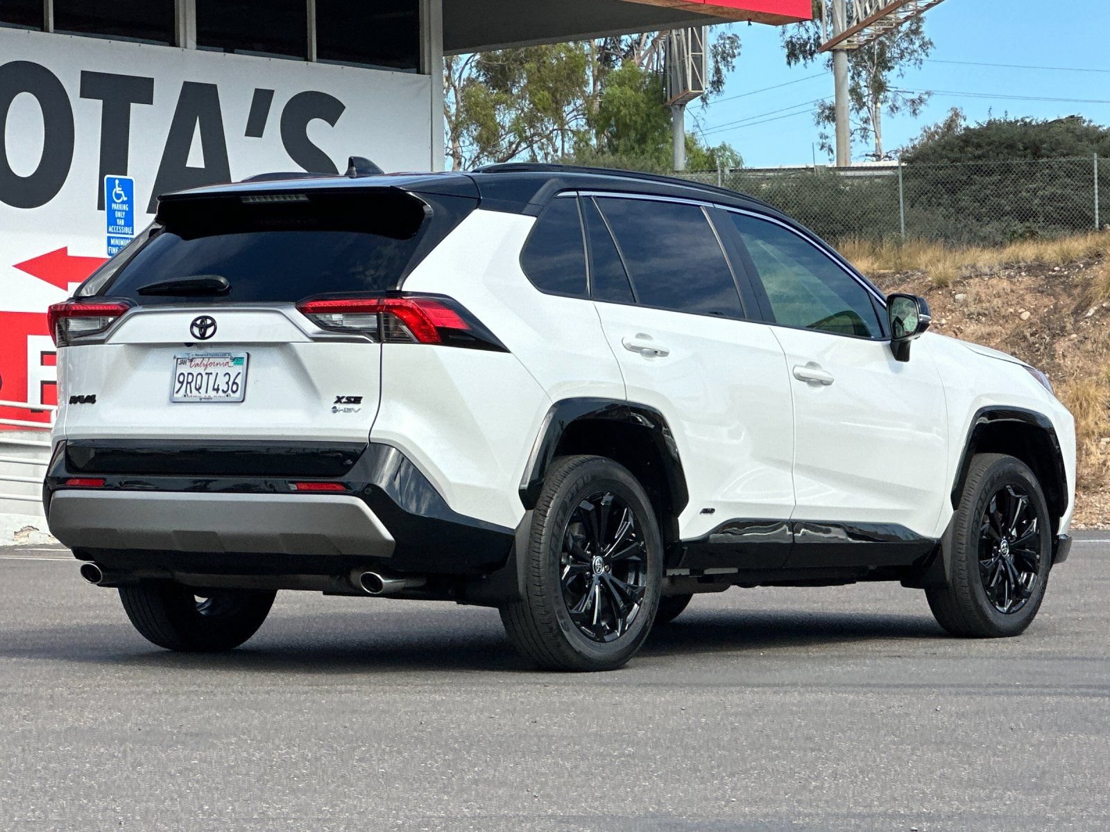 Used 2025 Toyota RAV4 XSE w/ Advanced Technology Package AWD/4WD image 5