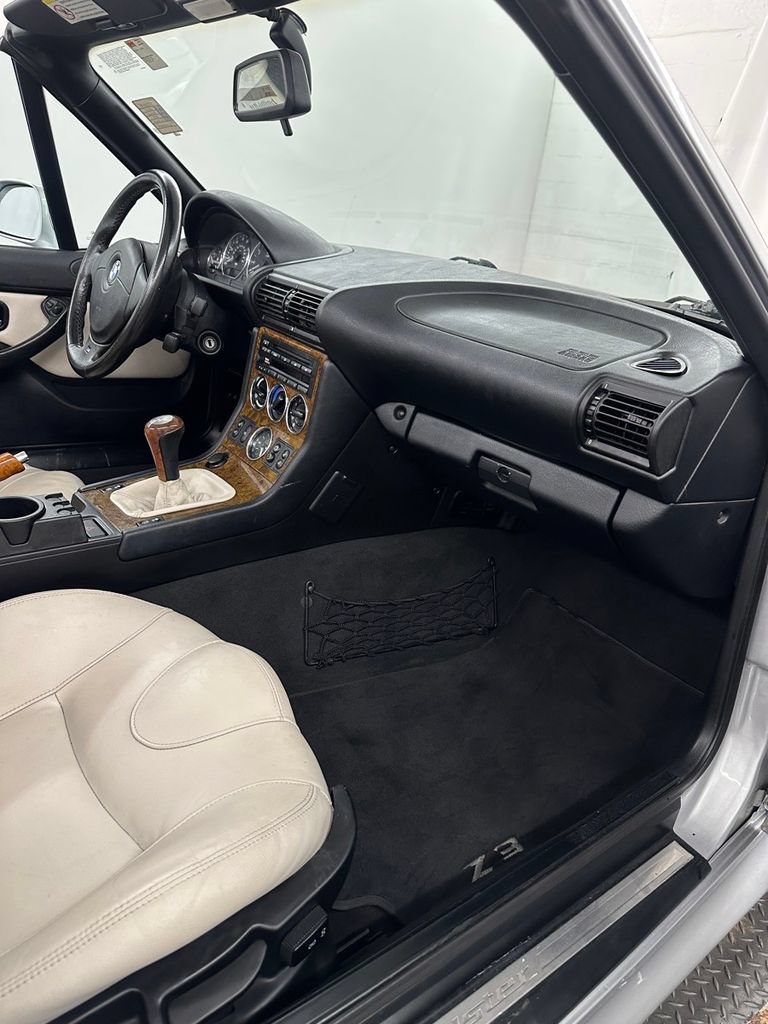 Used 2001 BMW Z3 3.0i RWD image 25