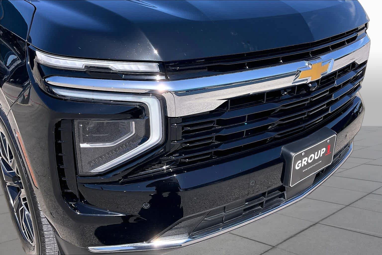 Used 2025 Chevrolet Suburban LS RWD image 30