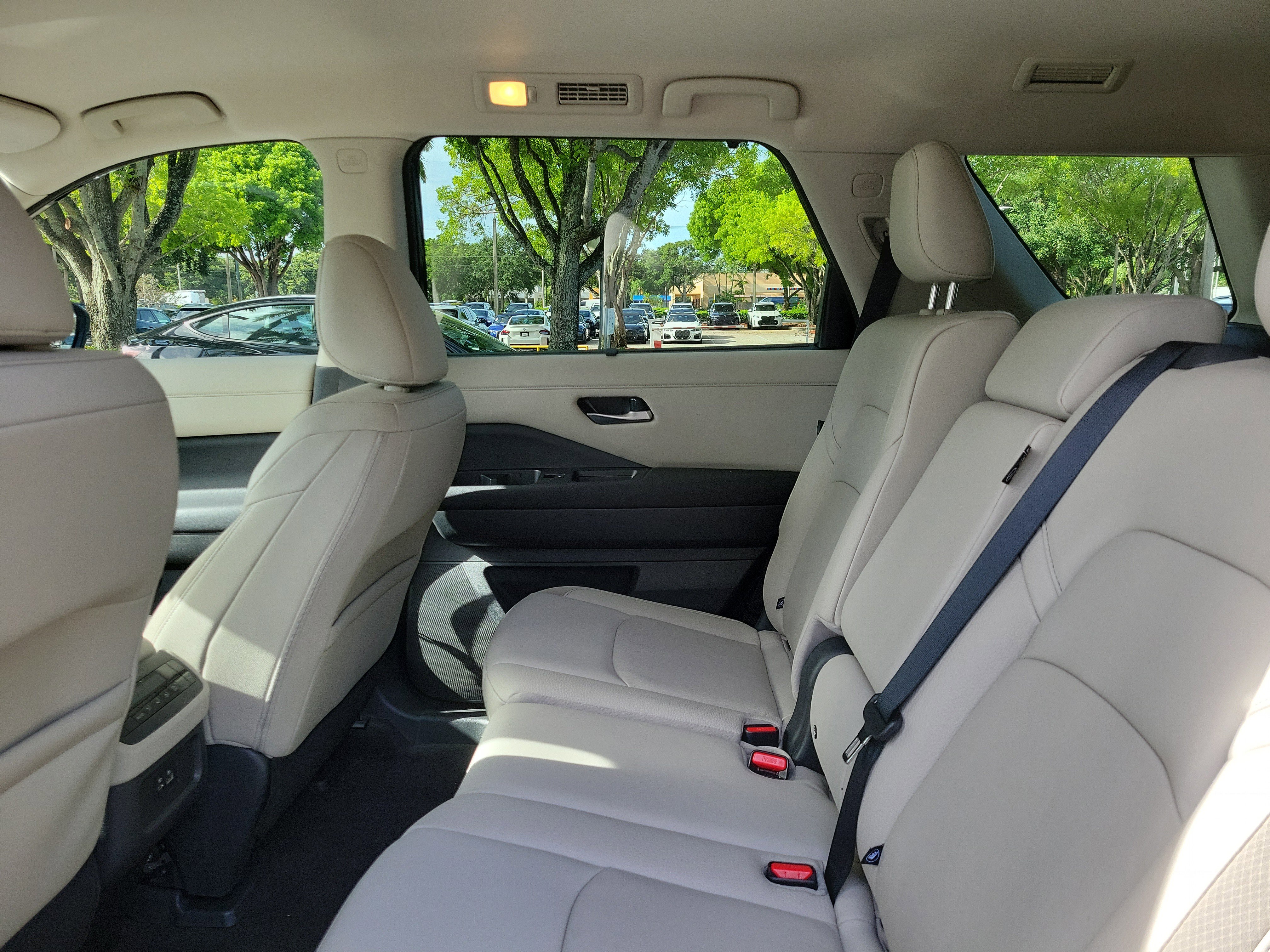 Used 2025 Nissan Pathfinder SL FWD image 15