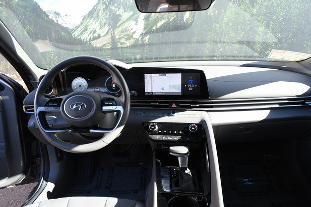 Used 2023 Hyundai Elantra SEL w/ Convenience Package image 18