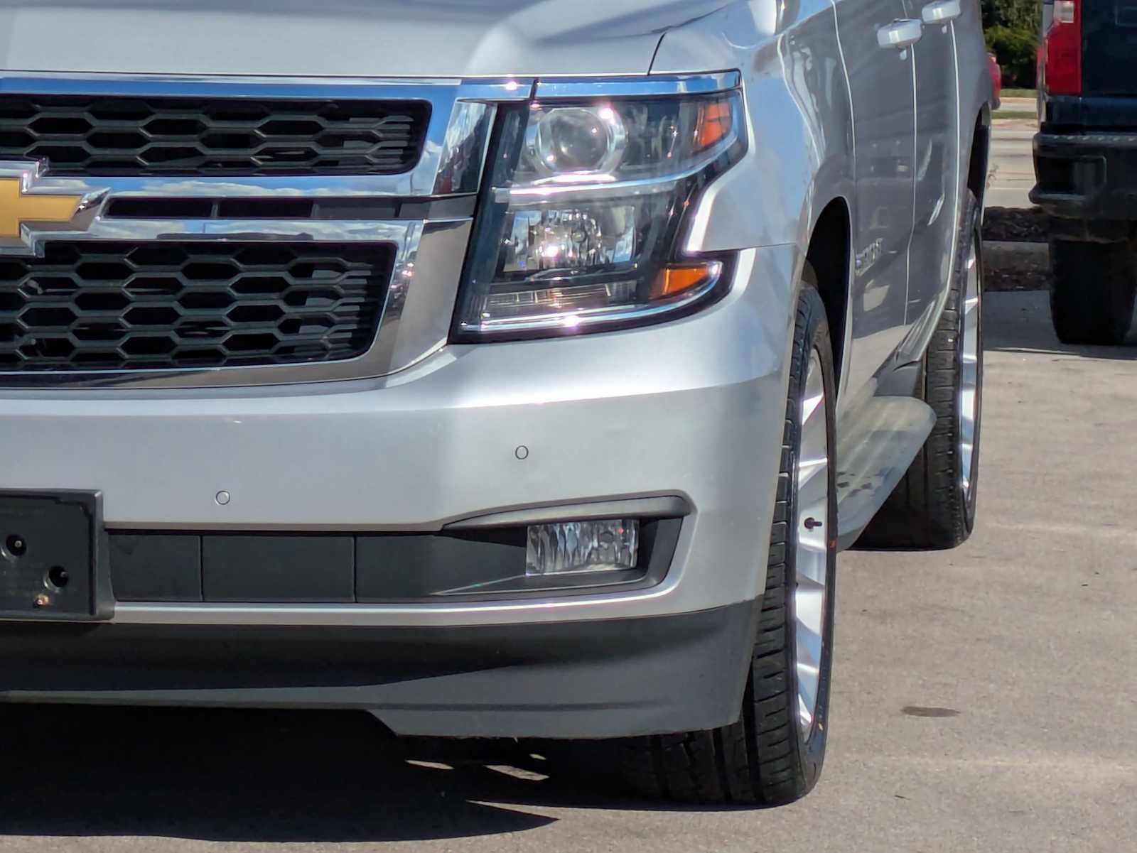 Used 2019 Chevrolet Suburban LT w/ Luxury Package image 10
