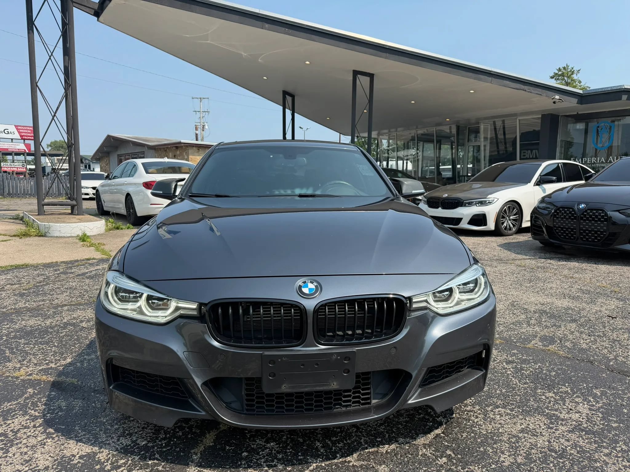 Used 2017 BMW 340i xDrive Sedan w/ Technology Package AWD/4WD image 2