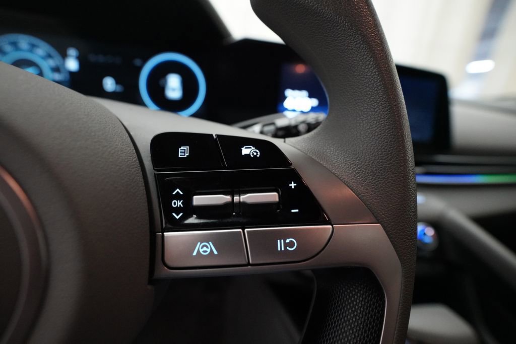 Used 2024 Hyundai Elantra SEL FWD image 18