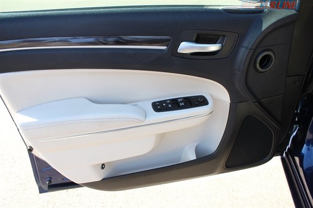 Used 2017 Chrysler 300 Limited AWD/4WD image 8