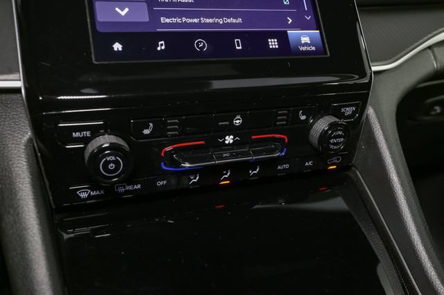 Used 2023 Jeep Grand Cherokee Altitude AWD/4WD image 28