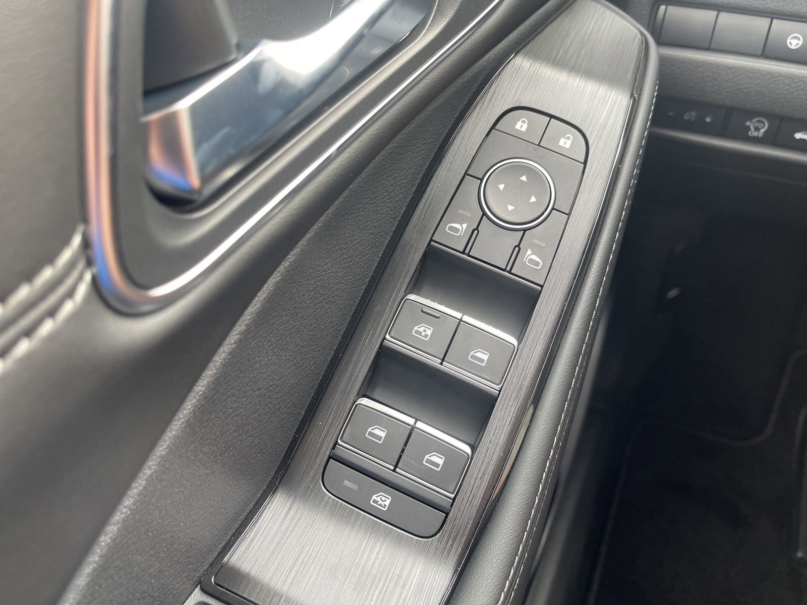 New 2026 Nissan Rogue Platinum image 43