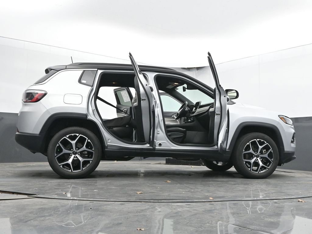 Used 2025 Jeep Compass Limited AWD/4WD image 77