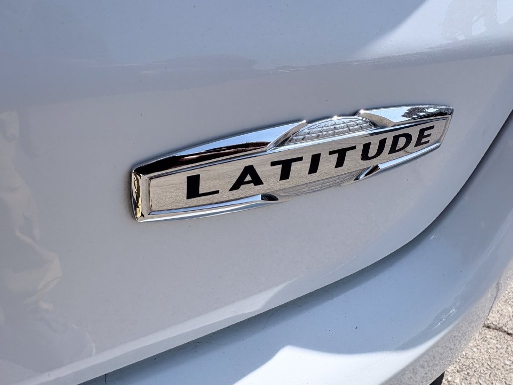 Used 2024 Jeep Compass Latitude AWD/4WD image 27