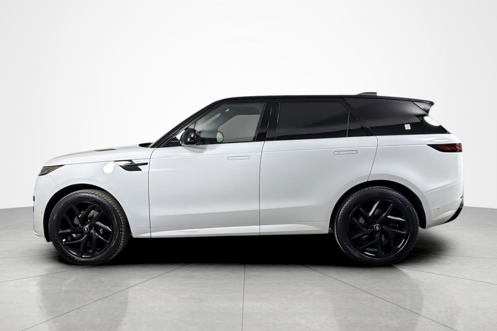 Used 2025 Land Rover Range Rover Sport Dynamic SE AWD/4WD image 2