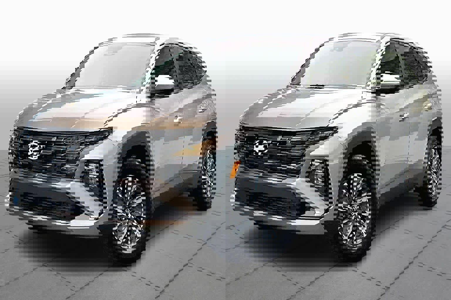 Used 2025 Hyundai Tucson SE image 2