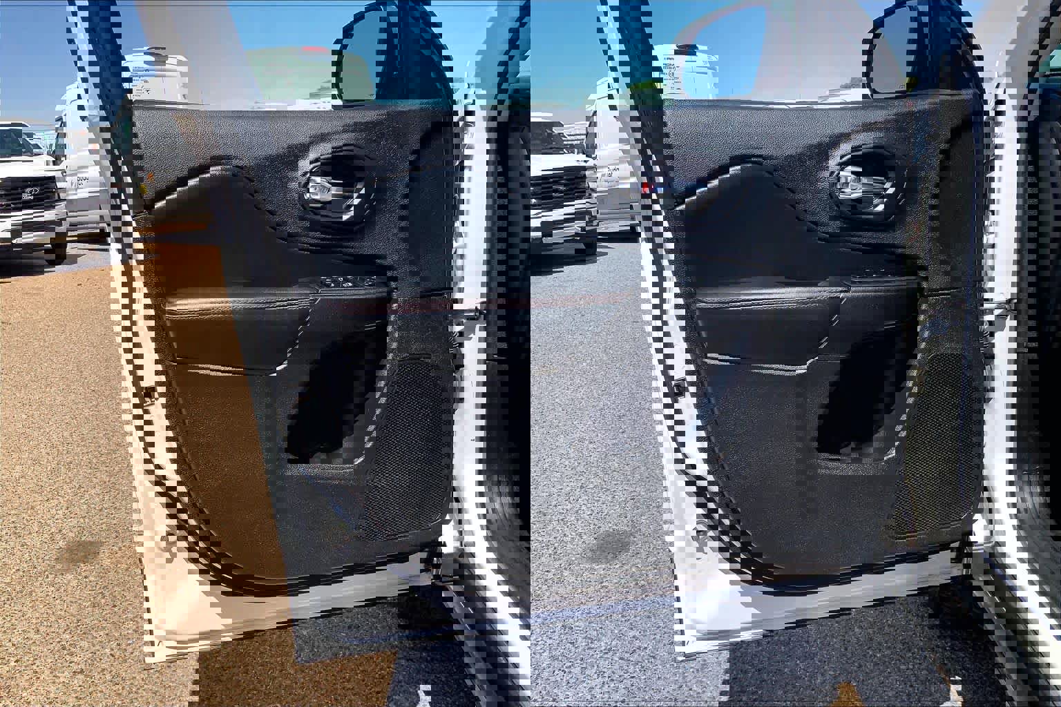 Used 2020 Jeep Cherokee Trailhawk AWD/4WD image 22