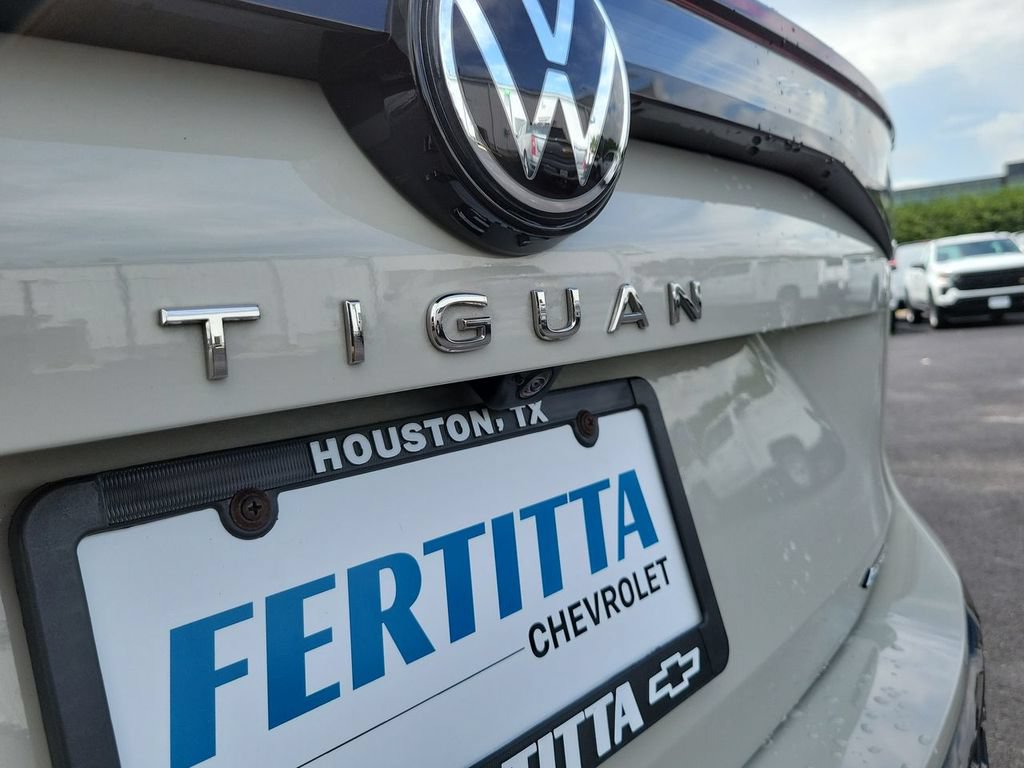 Used 2025 Volkswagen Tiguan SEL R-Line AWD/4WD image 32