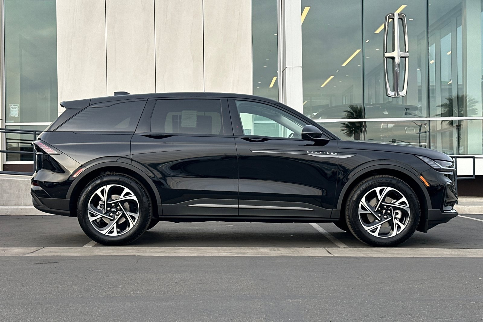 New 2026 Lincoln Nautilus Premier w/ Equipment Group 102A image 2