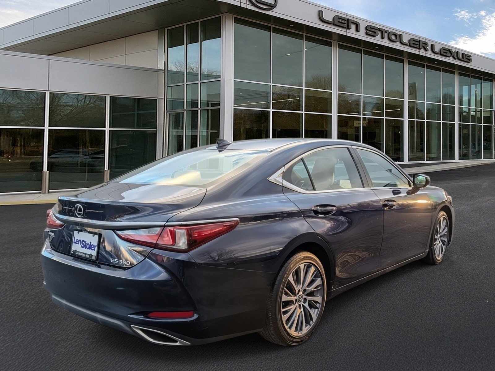 Used 2019 Lexus ES 350 w/ Premium Package FWD image 3
