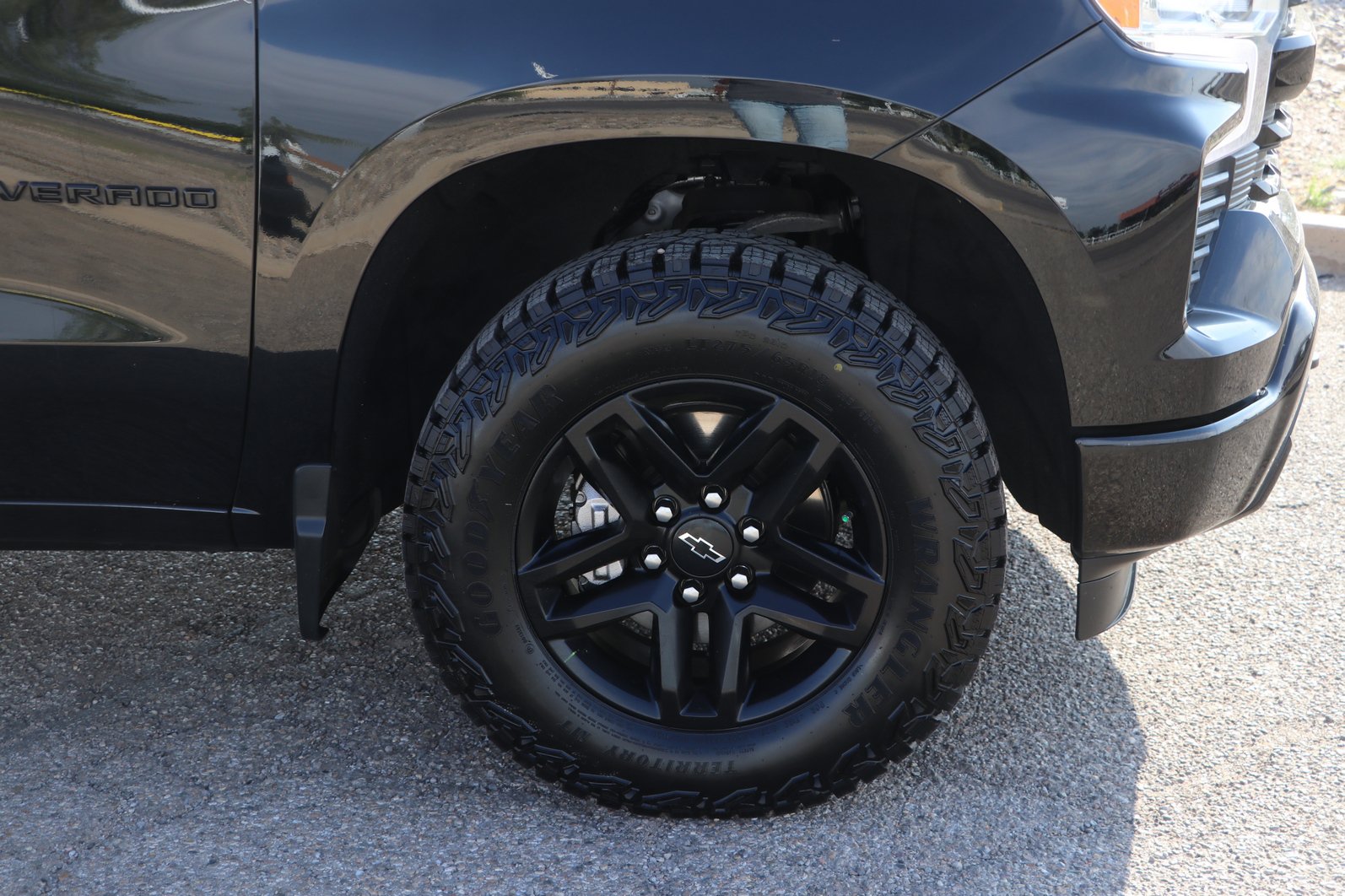 Used 2023 Chevrolet Silverado 1500 RST w/ Z71 Off-Road Package AWD/4WD image 9