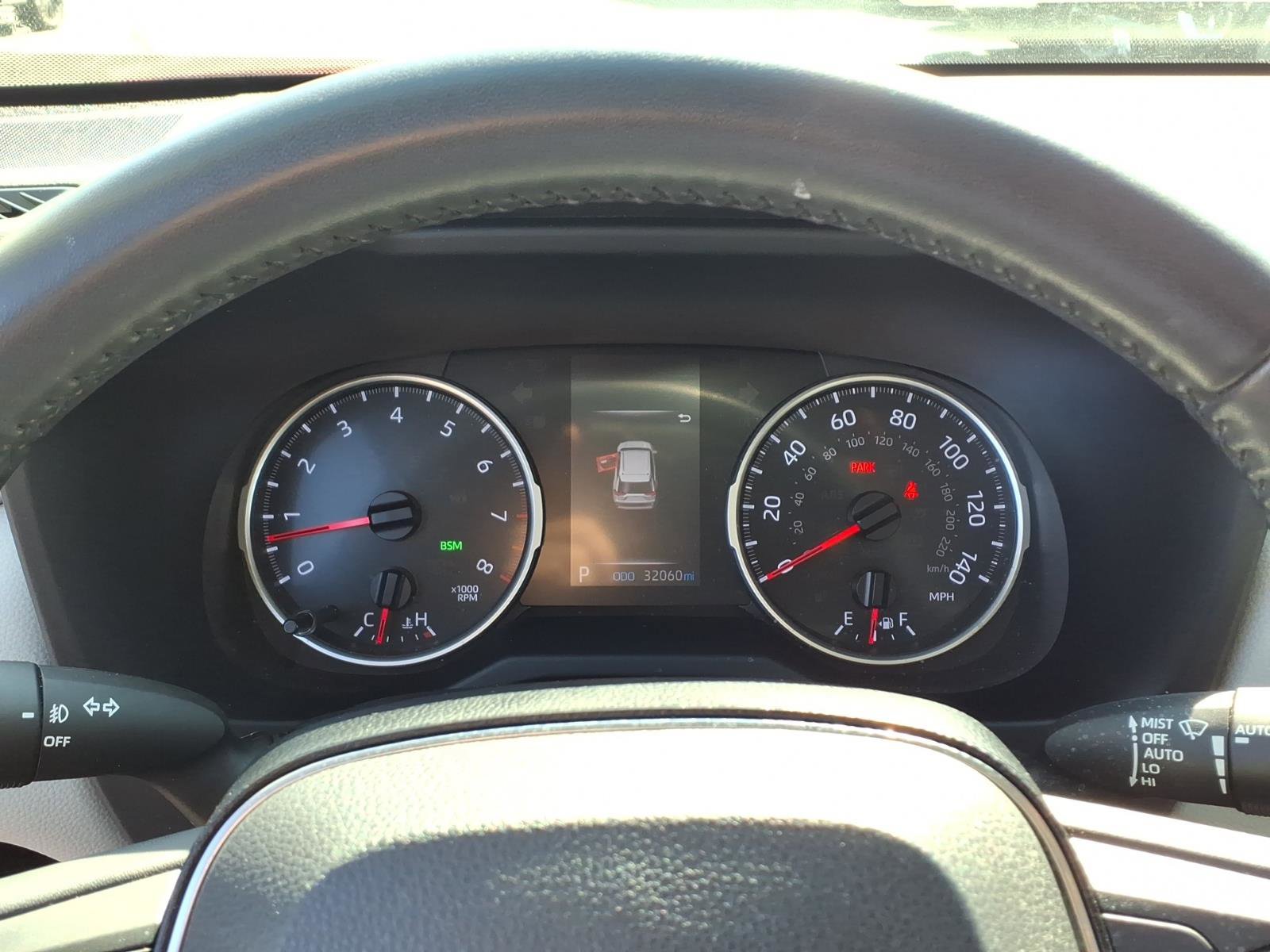 Used 2021 Toyota RAV4 XLE Premium AWD/4WD image 21