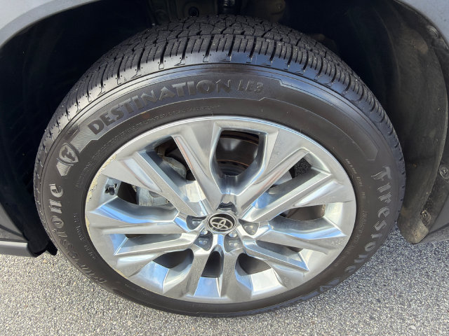 Used 2021 Toyota Highlander Limited FWD image 11