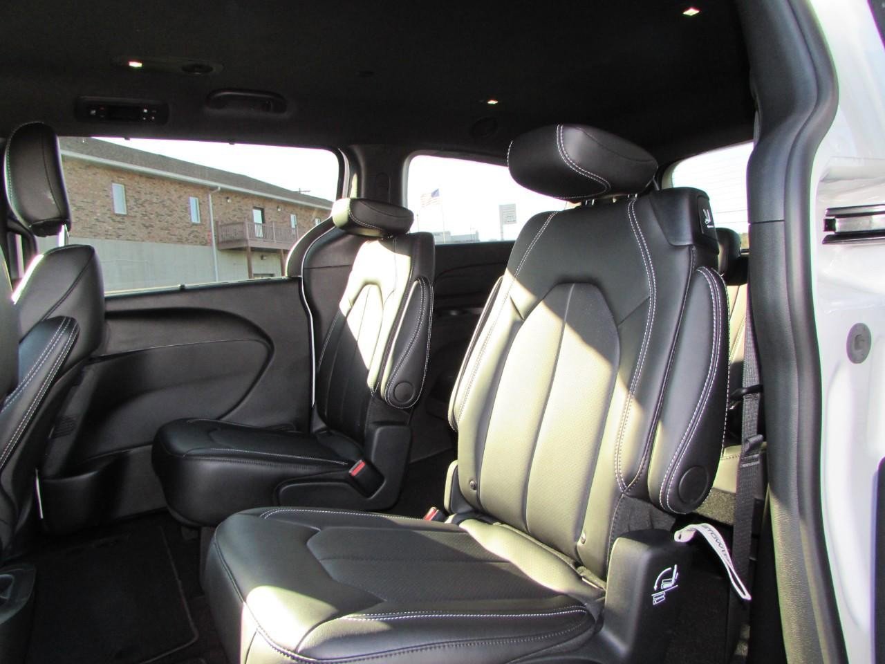 New 2026 Chrysler Pacifica Select image 28