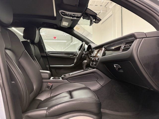 Certified 2026 Porsche Macan AWD/4WD image 24