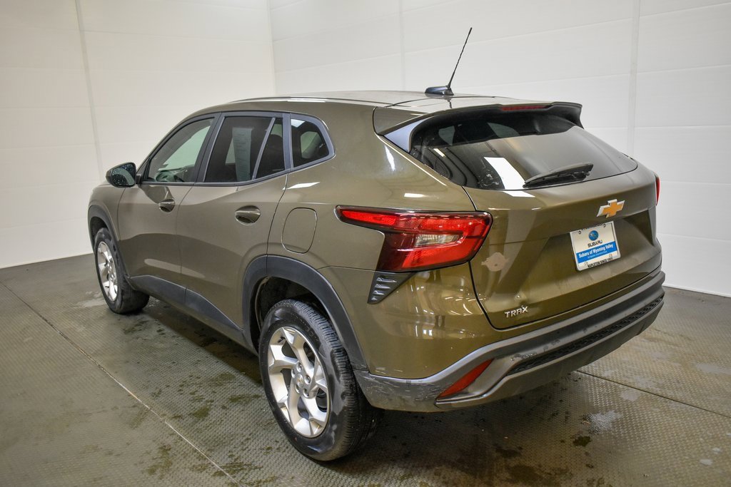 Used 2024 Chevrolet Trax LS w/ LS Convenience Package image 5