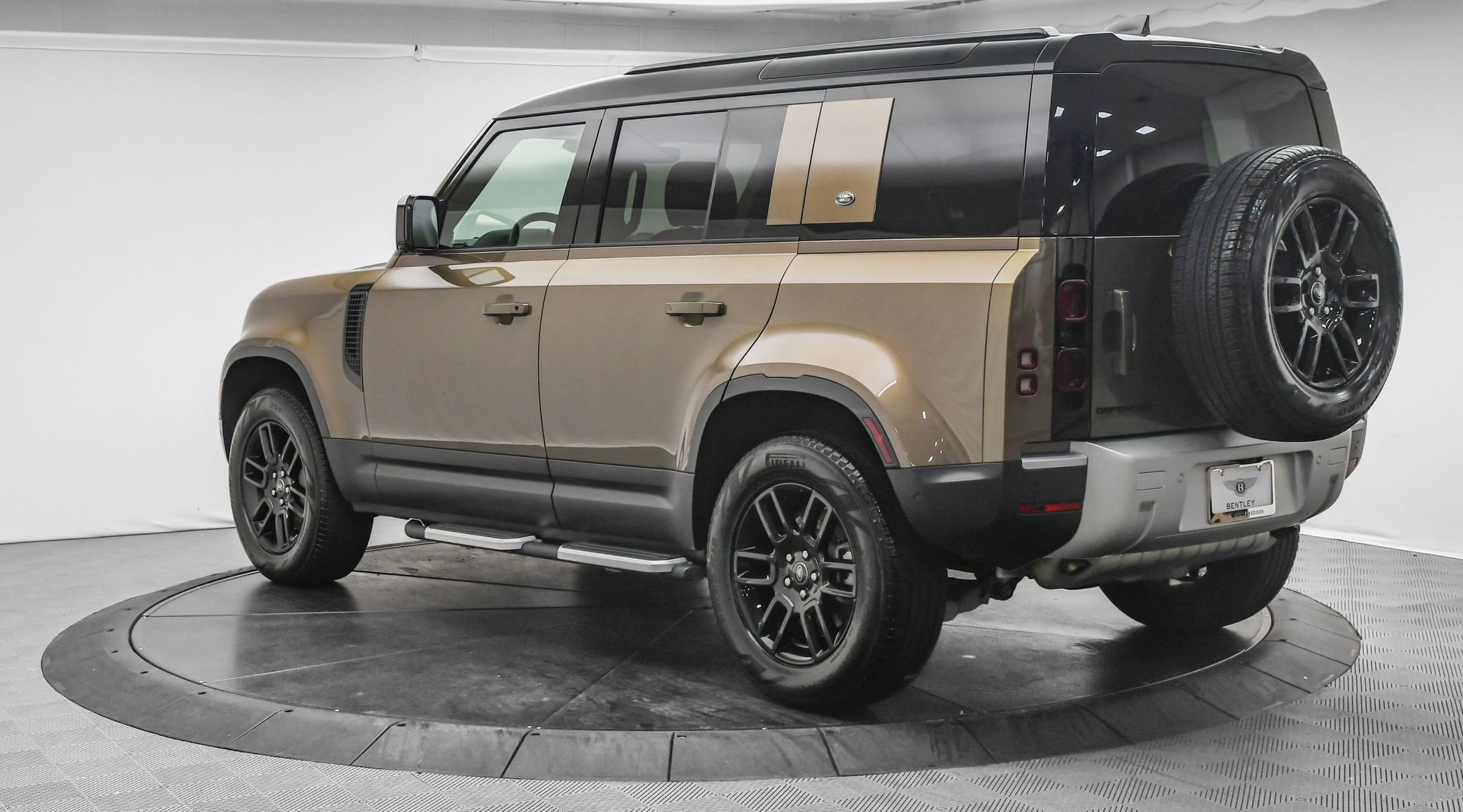 Used 2024 Land Rover Defender 110 S image 5