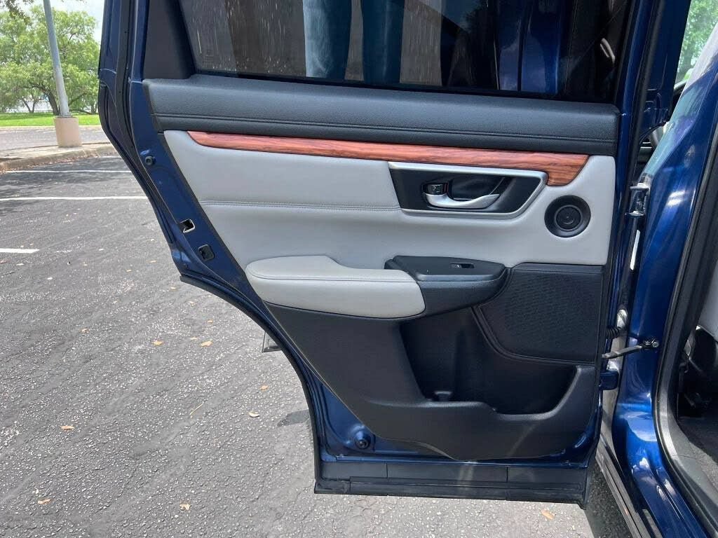 Used 2022 Honda CR-V Touring image 25