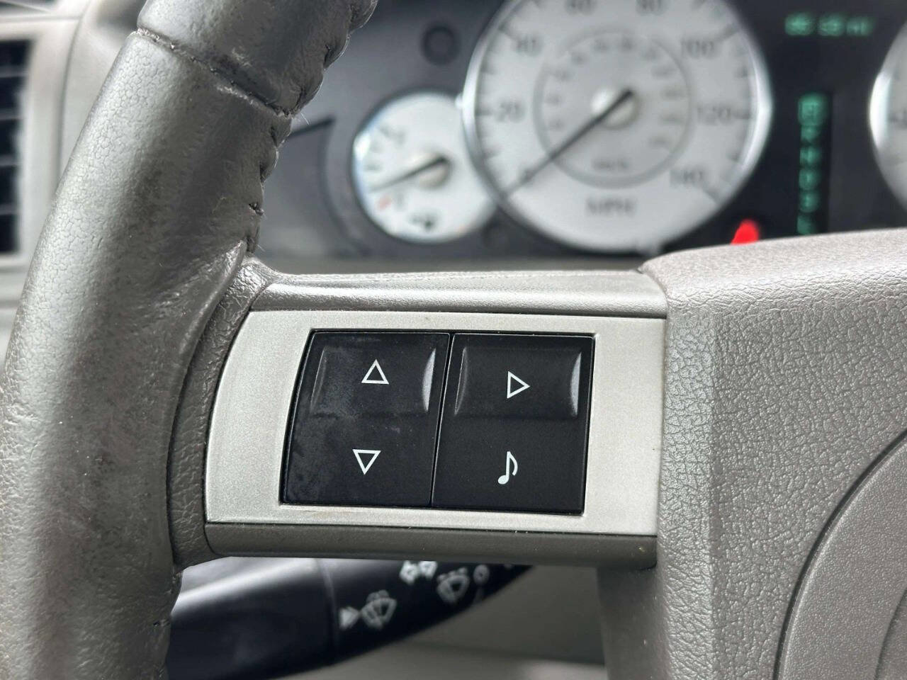 Used 2008 Chrysler 300 Limited image 28