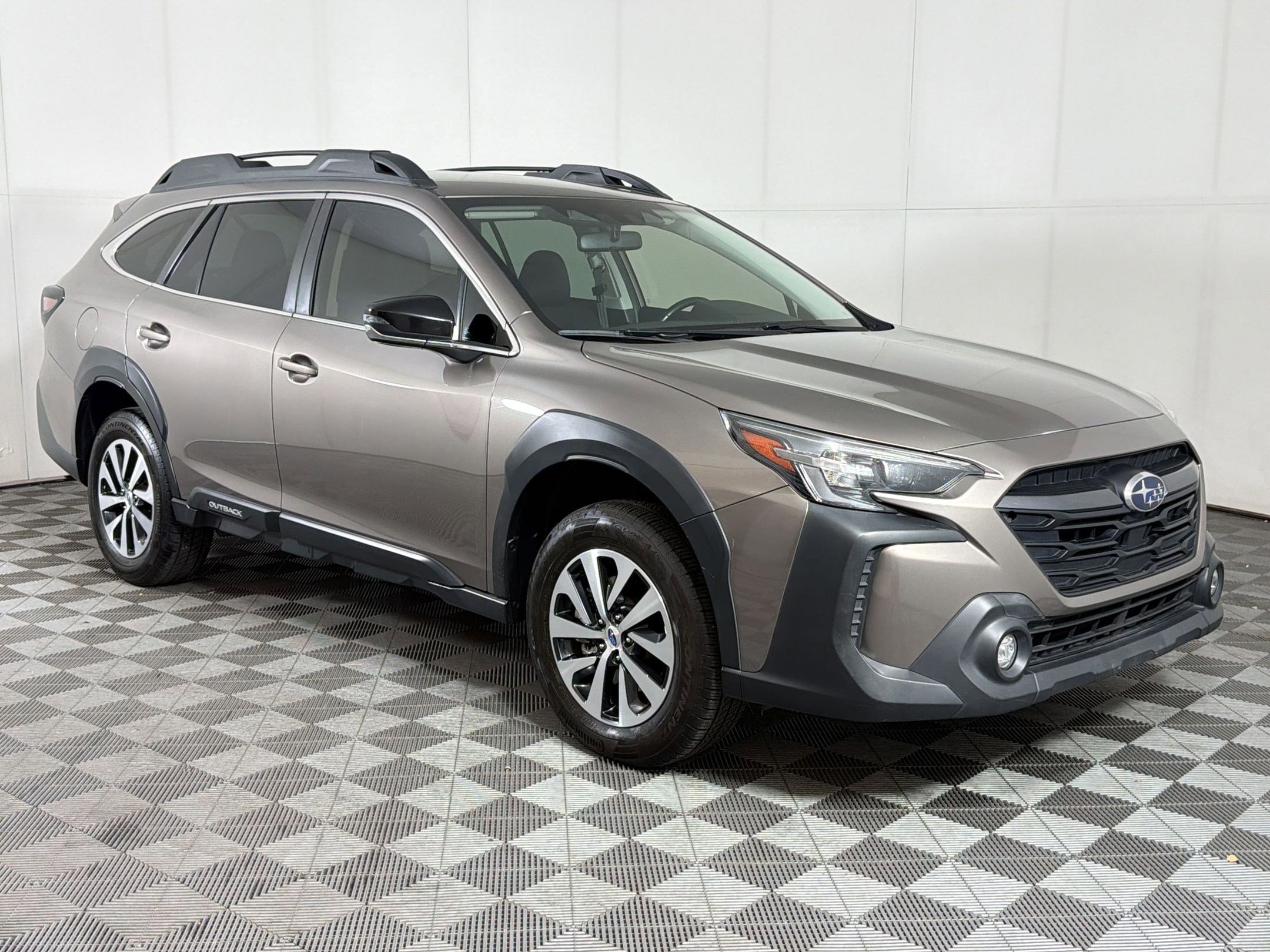Used 2024 Subaru Outback Premium AWD/4WD image 7
