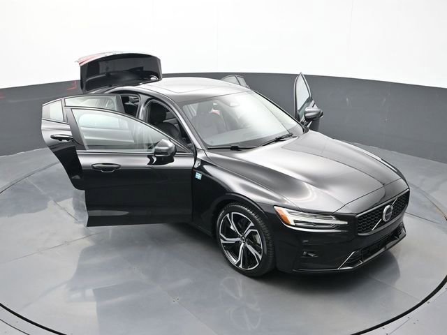Used 2024 Volvo S60 B5 Core image 31