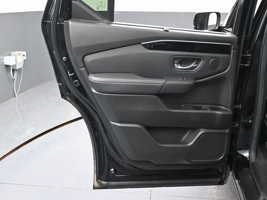 Used 2025 Honda Pilot EX-L image 40