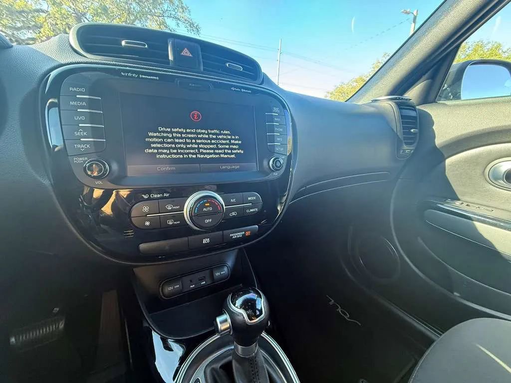 Used 2014 Kia Soul ! w/ Sun & Sound Package FWD image 11